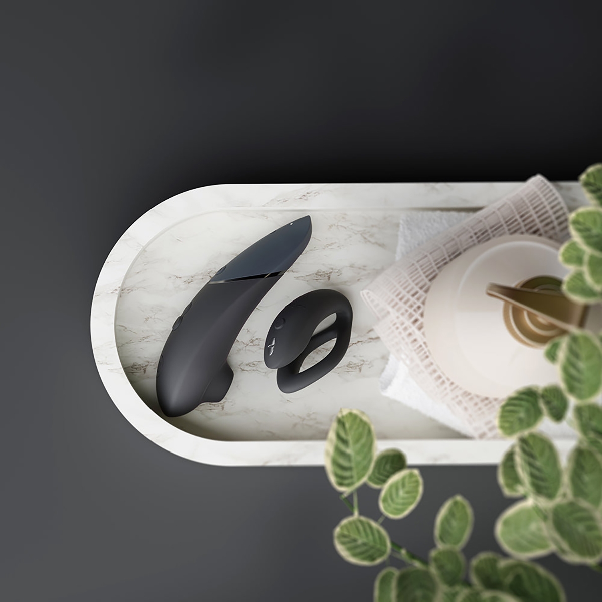 Product image of the Black Womanizer vibrator on clean background