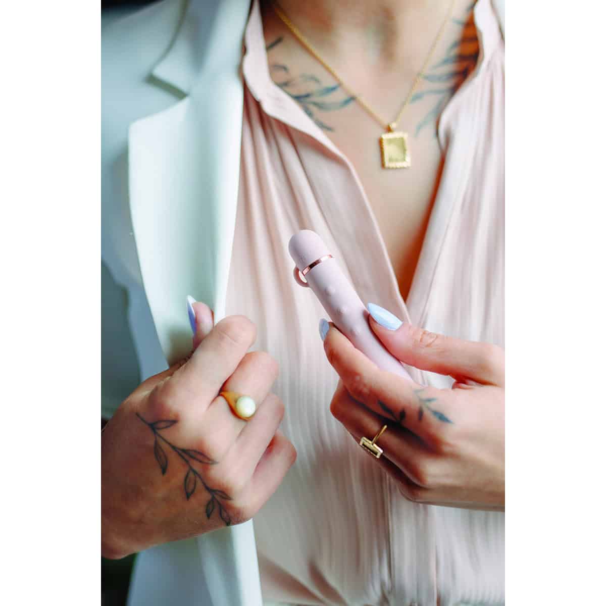 Buy a Le Wand Chrome Baton  Rose Gold vibrator.
