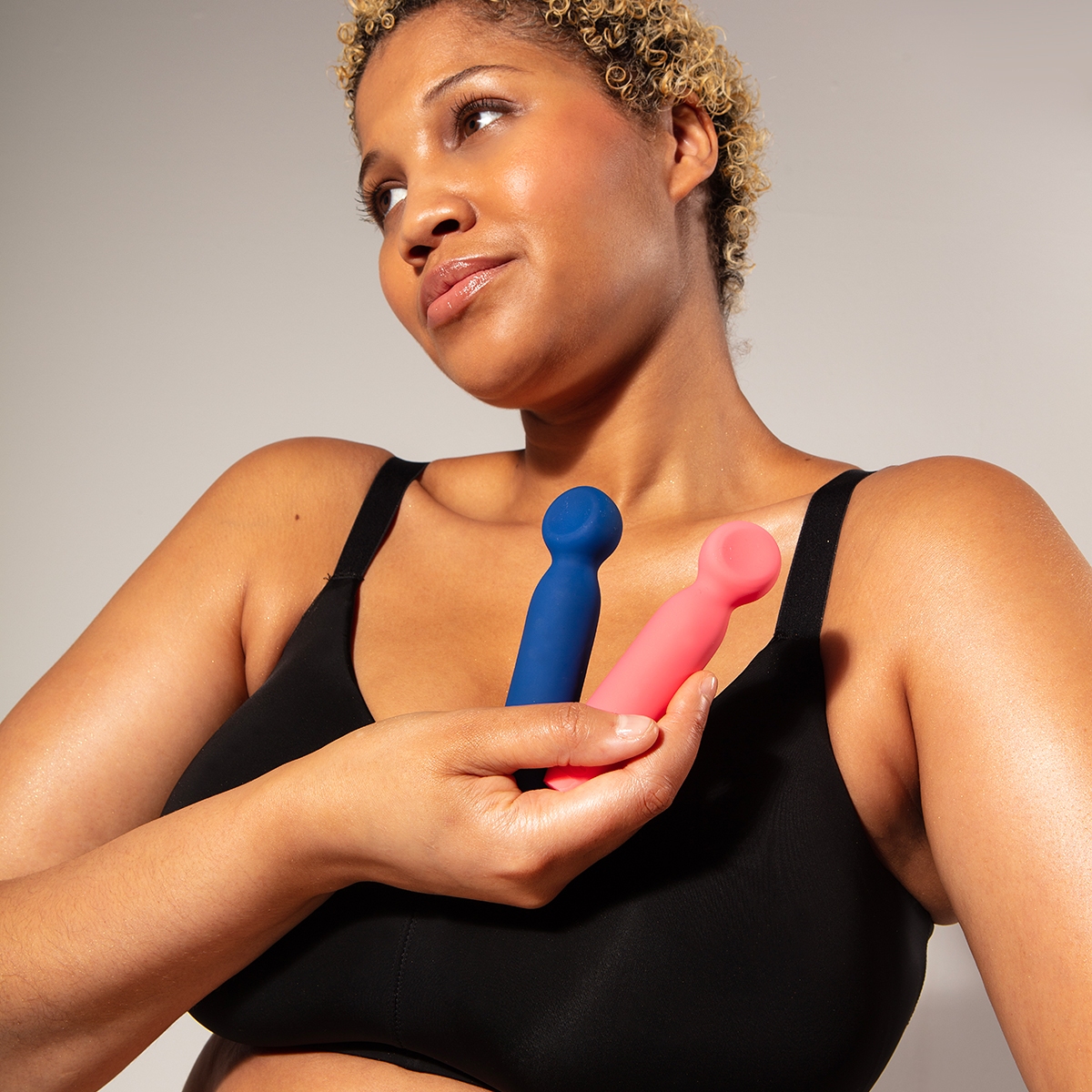 Close-up of the Blue Je Joue vibrator for texture detail