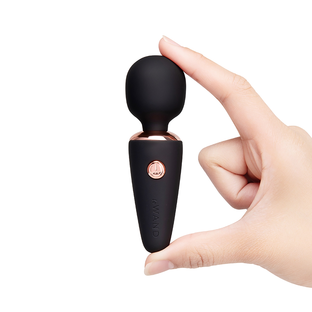 Product image of the Black Le Wand vibrator on clean background