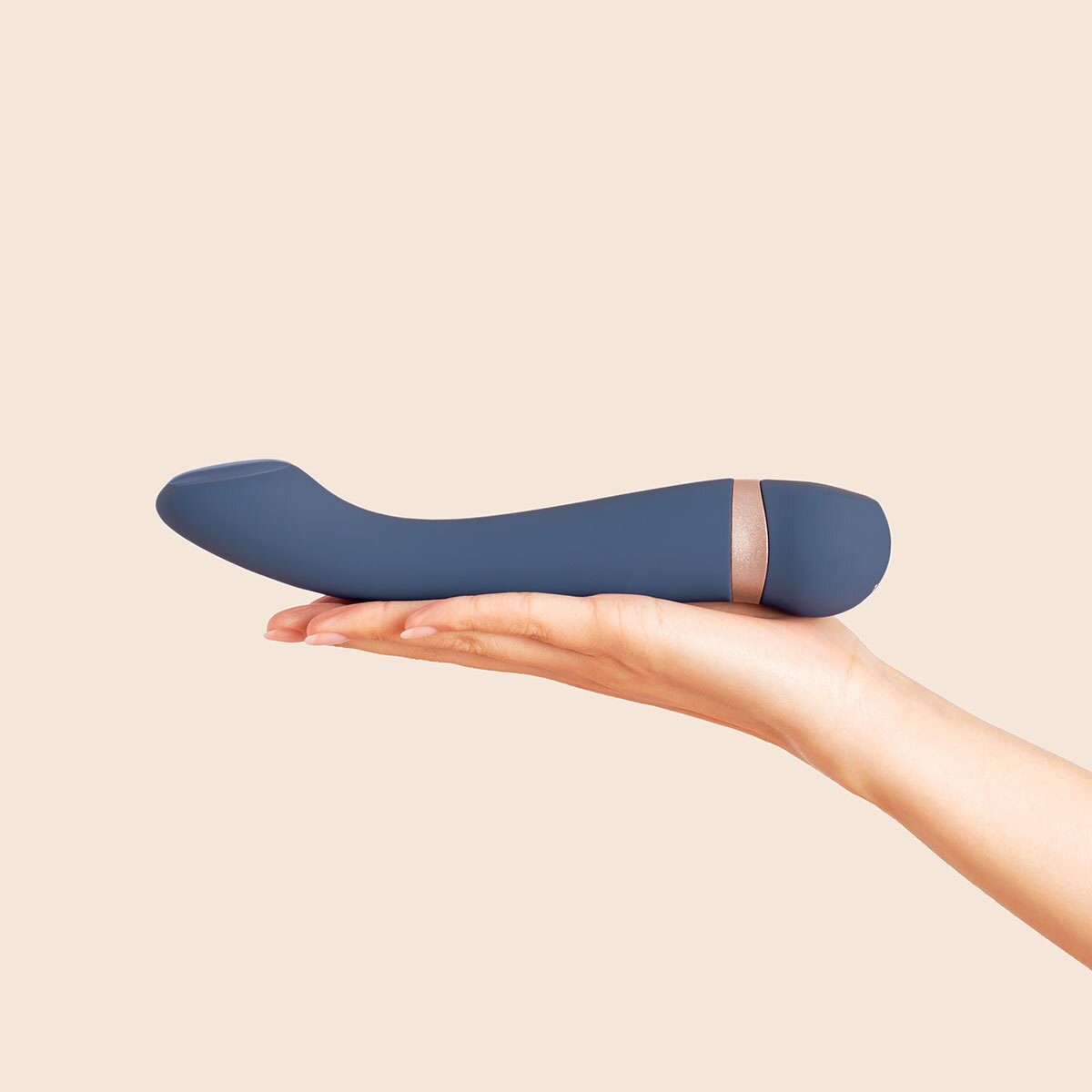 Product image of the  Deia vibrator on clean background