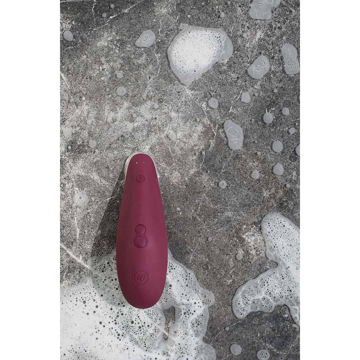 Buy a Womanizer Classic 2  Bordeaux vibrator.