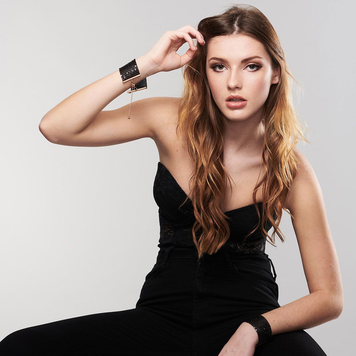 Bijoux Indiscrets Desir Metallique Mesh Handcuffs - Black sexy jewelry made by Bijoux Indiscrets for her.