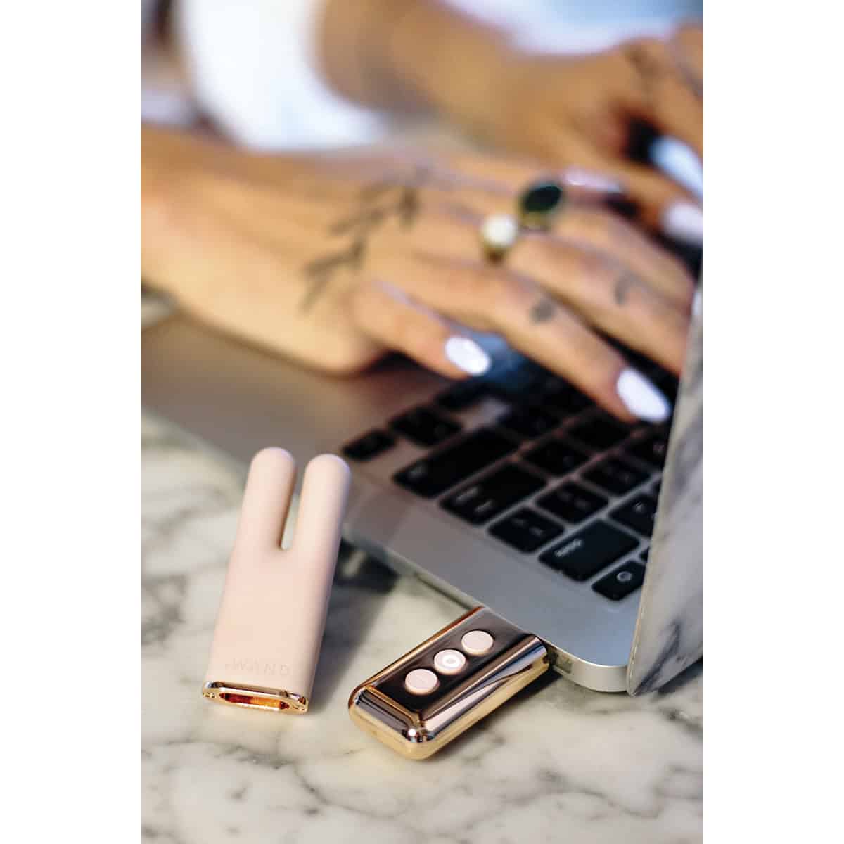 Buy a Le Wand Chrome Deux  Rose Gold vibrator.
