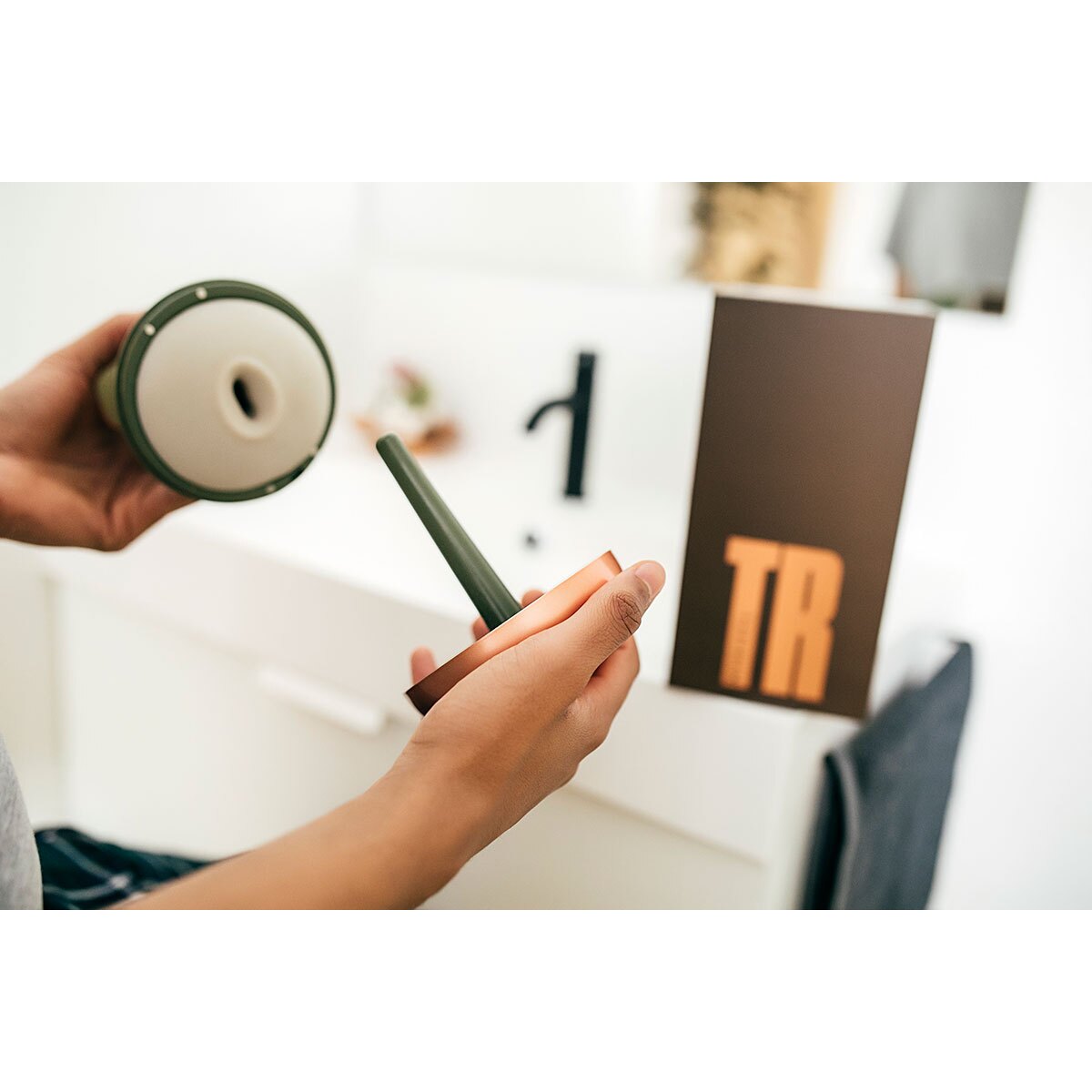 Product image of the  MYHIXEL vibrator on clean background